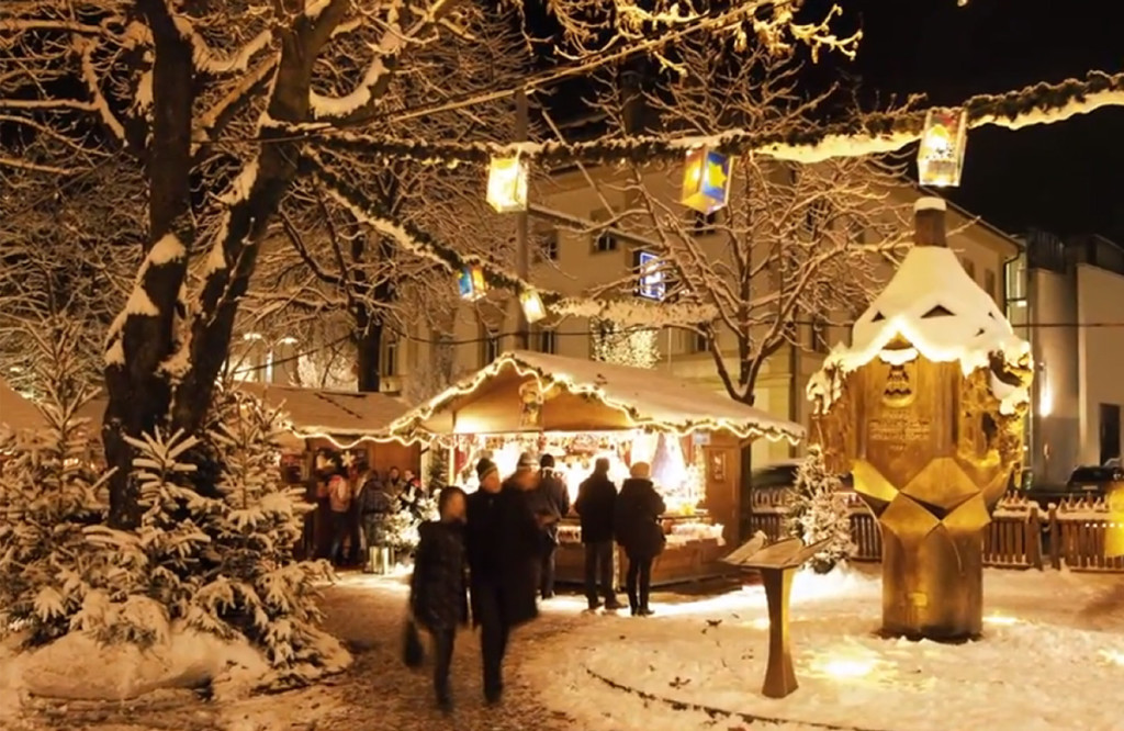 shop local and artisan handicrafts at three charming outdoor christmas markets or christkindlmarkt at schnbrunn rathaus karlskirche - Vienna At Christmas shop local and artisan handicrafts at three charming outdoor christmas markets or christkindlmarkt at schnbrunn rathaus karlskirche - Vienna At Christmas